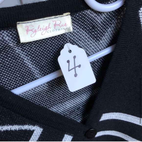 NWT Ryleigh Rue’s Girls Poncho Sweater - Picture 7 of 8